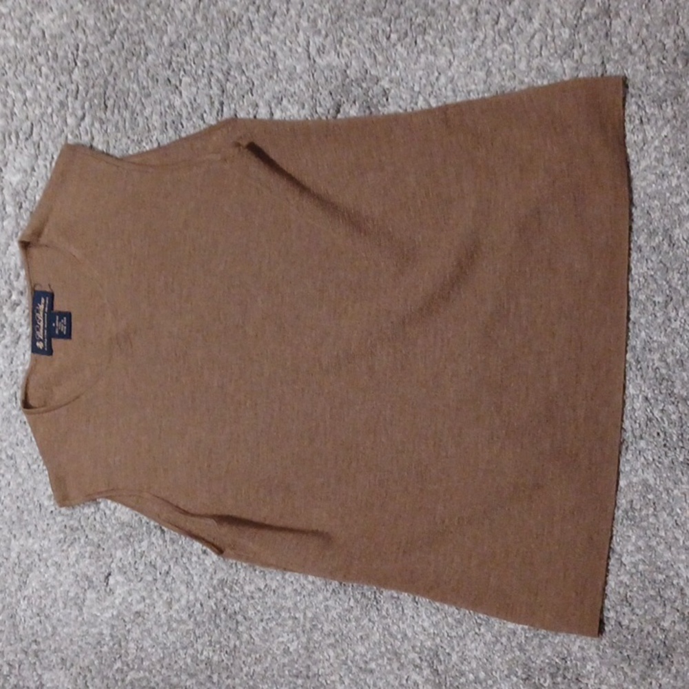 Sleeveless 100% Merino wool tank sweater by Brooks Brothers